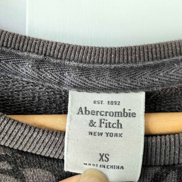 Abercrombie & Fitch Floral Cropped Sweatshirter – Size XS - Picture 3 of 4